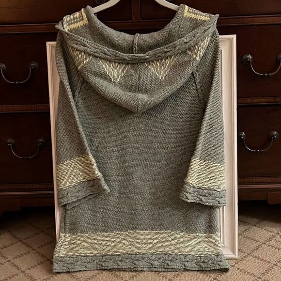Free People gray knit hooded boho tunic w white details and cableknit trim. XS - Picture 4 of 10